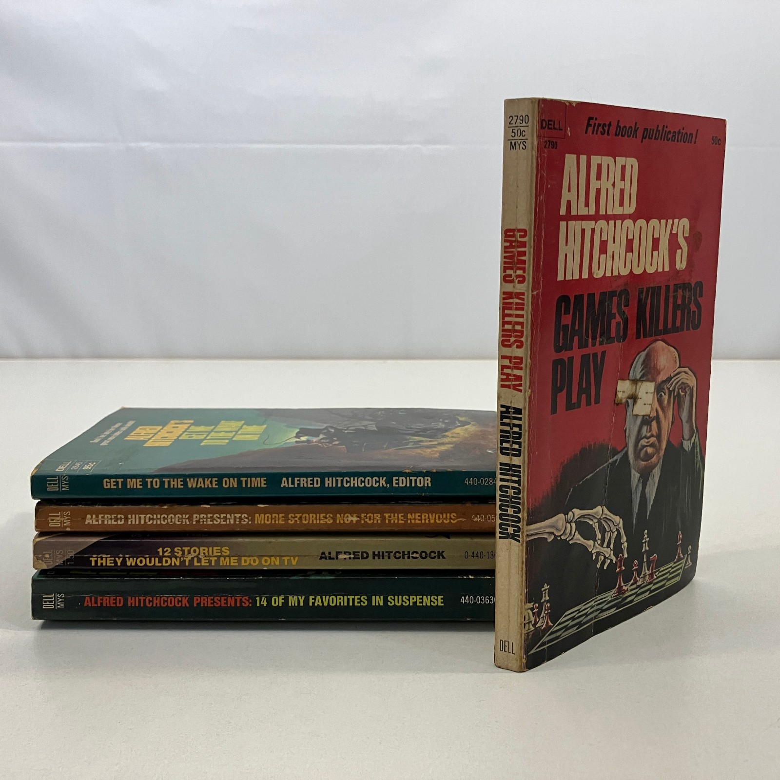 5 Vintage 1960s & 70s Alfred Hitchcock Presents MMPB 1st Dell Books Prints Lot