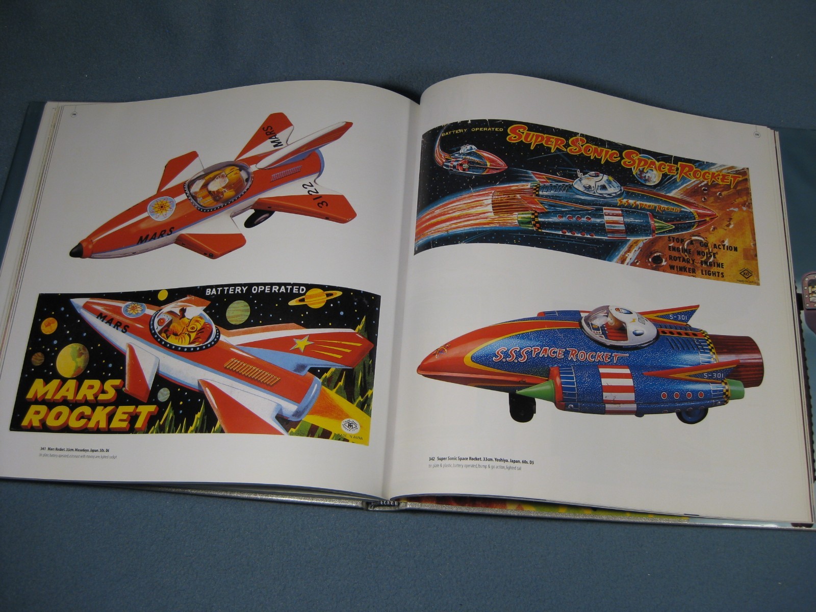 FUTURE TOYS: ROBOTS, ASTRONAUTS, SPACESHIPS, RAY GUNS By Antoni Emchowicz & Paul