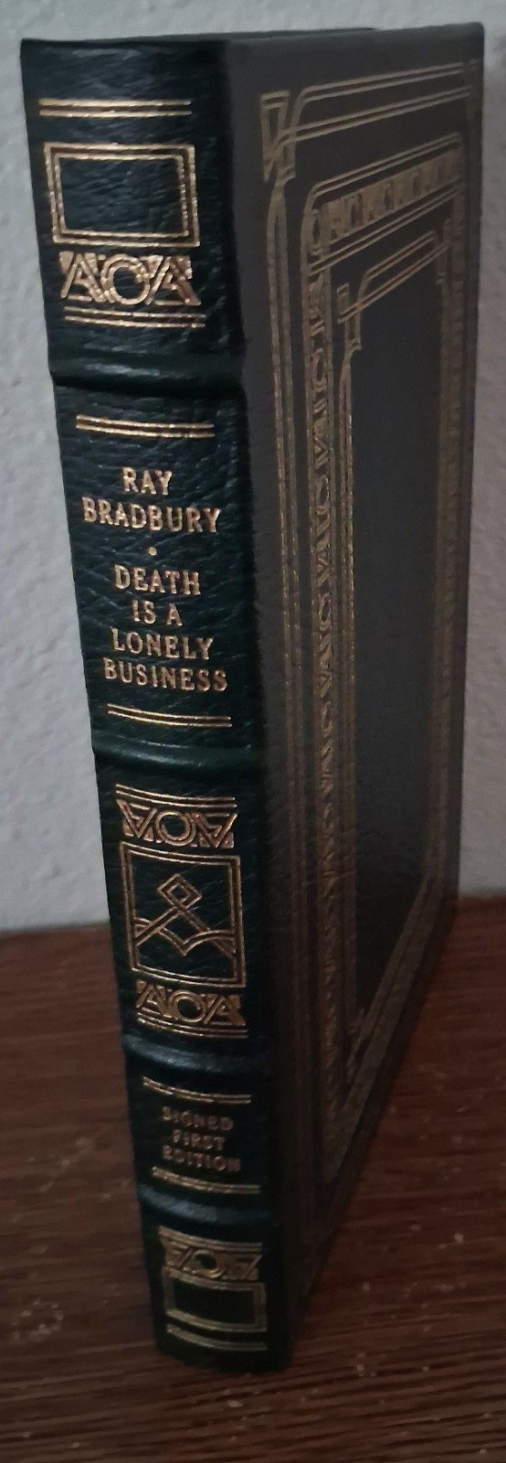 Signed Leather-bound ‚Death Is A Lonely Business‘ by Ray Bradbury First Edition