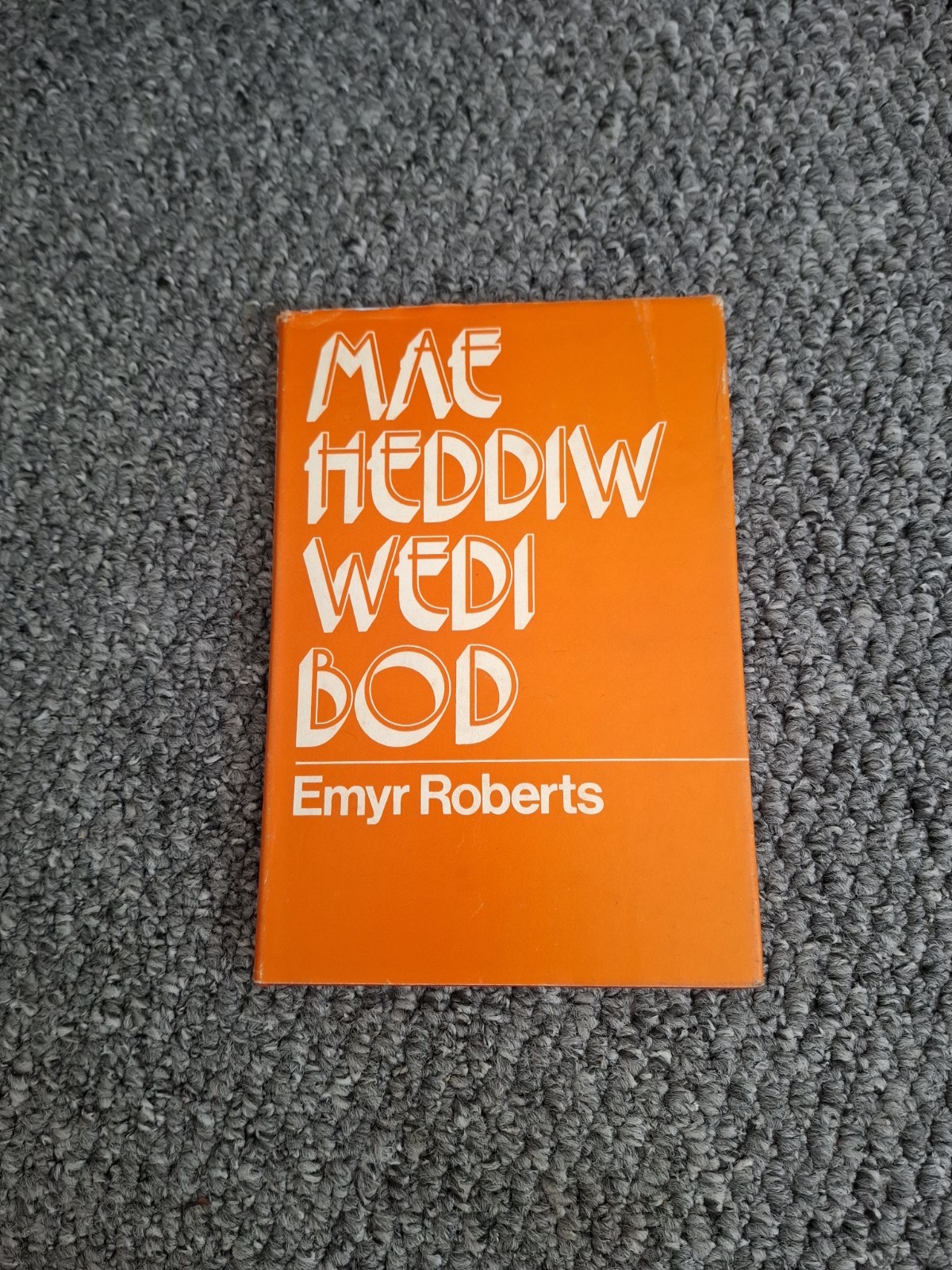 Mae Heddiw Wedi Bod Gan Emyr Roberts 1973 Hb AA8