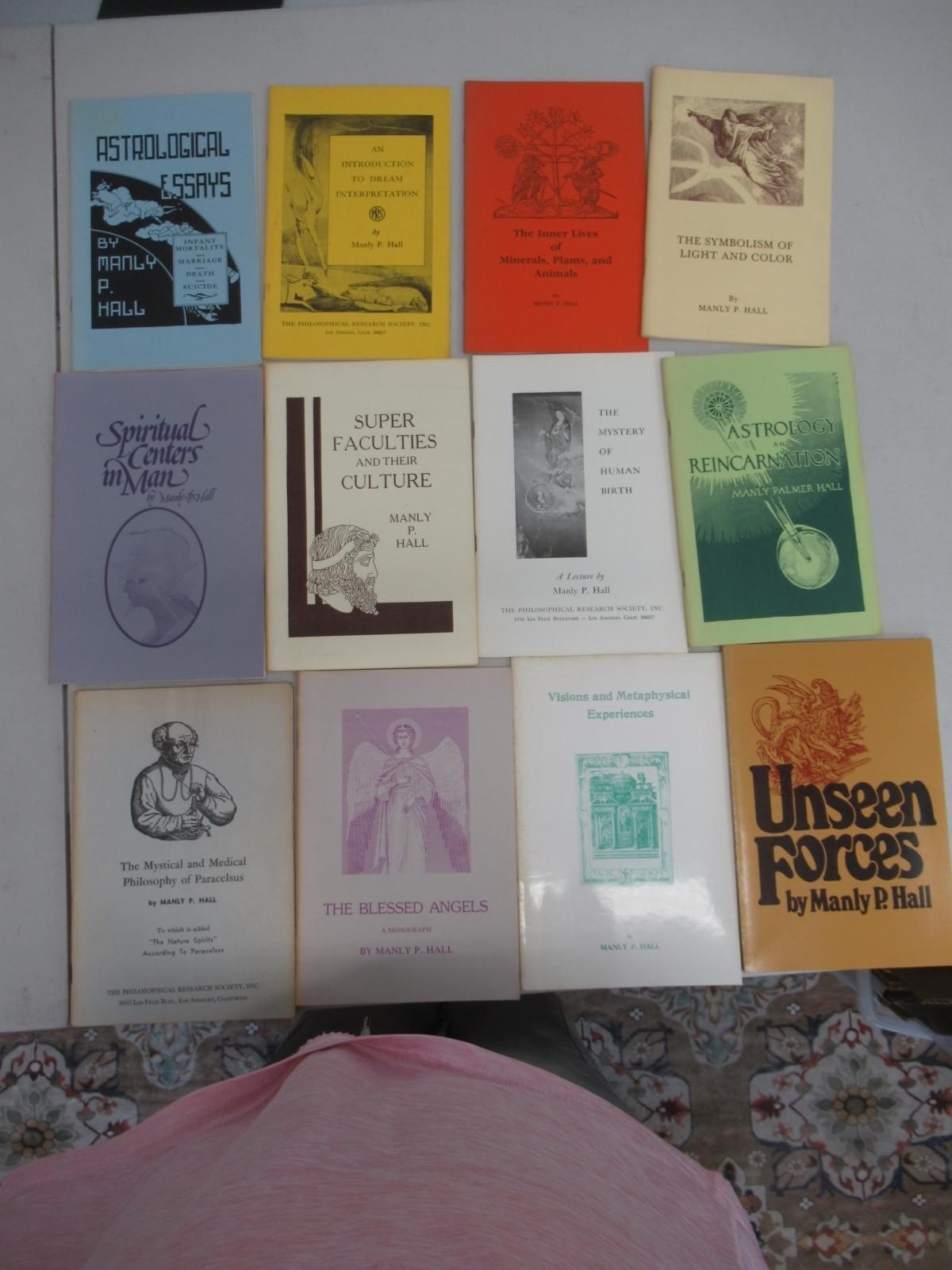 MANLY P HALL – 12 Booklets Angels – Astrology – Dreams – Visions – Occult ch622