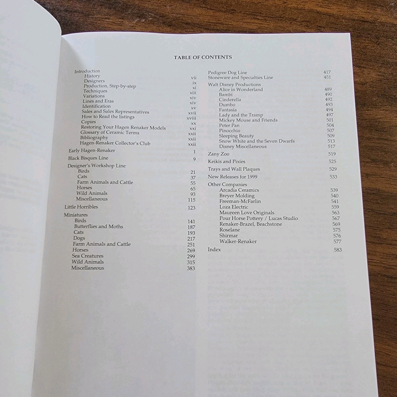 The Charlton Standard Catalogue of Hagen-Renaker by Gayle Roller