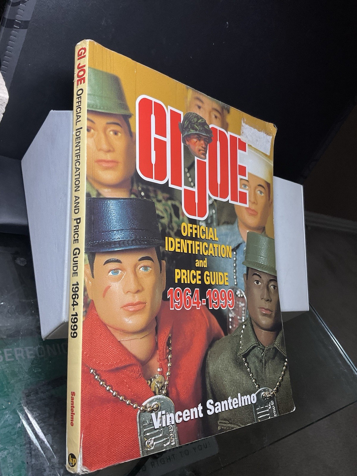 GI JOE OFFICIAL IDENTIFICATION AND PRICE GUIDE 1964-1999 By Vincent Santelmo