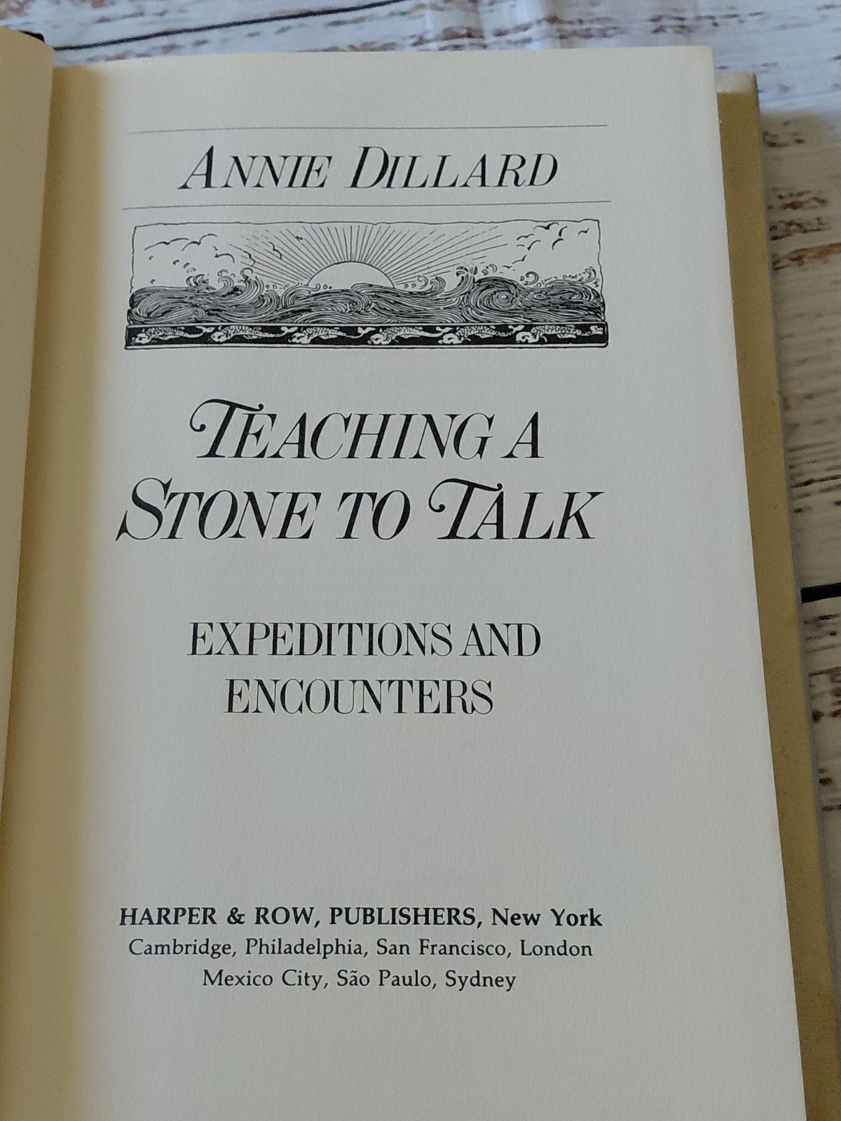 ANNIE DILLARD – TEACHING A STONE TO TALK – 1ST ED. – 1982 – DJ