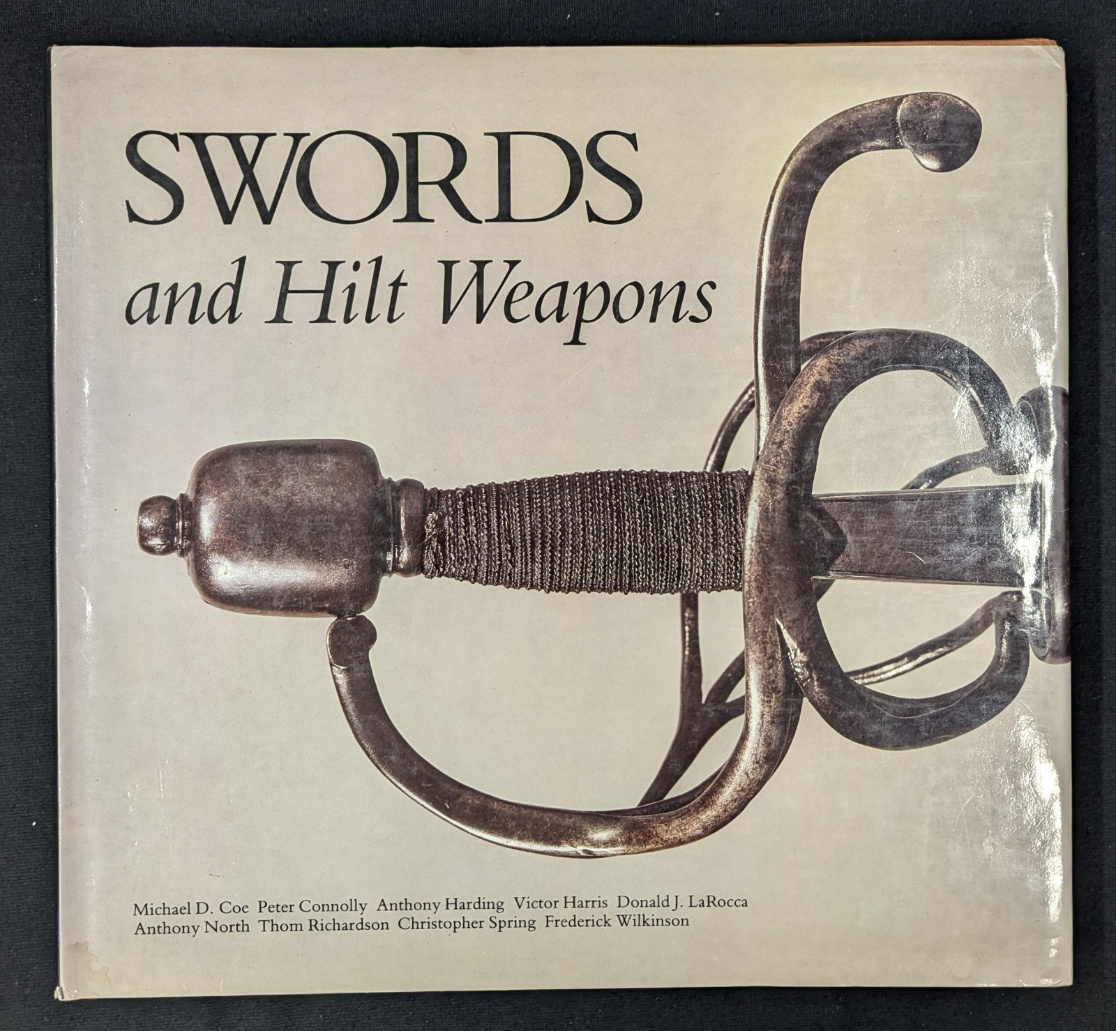 Swords and Hilt Weapons Connolly, Peter and Coe, Michael D., HC w/DJ 1989 mn5795