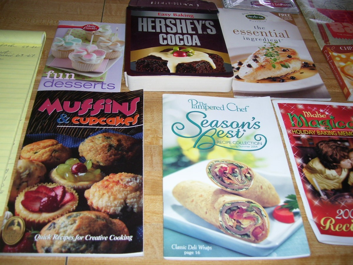 Lot #17 Several Cookbooks Hershey’s Pampered Chef Nabisco Betty Crocker More