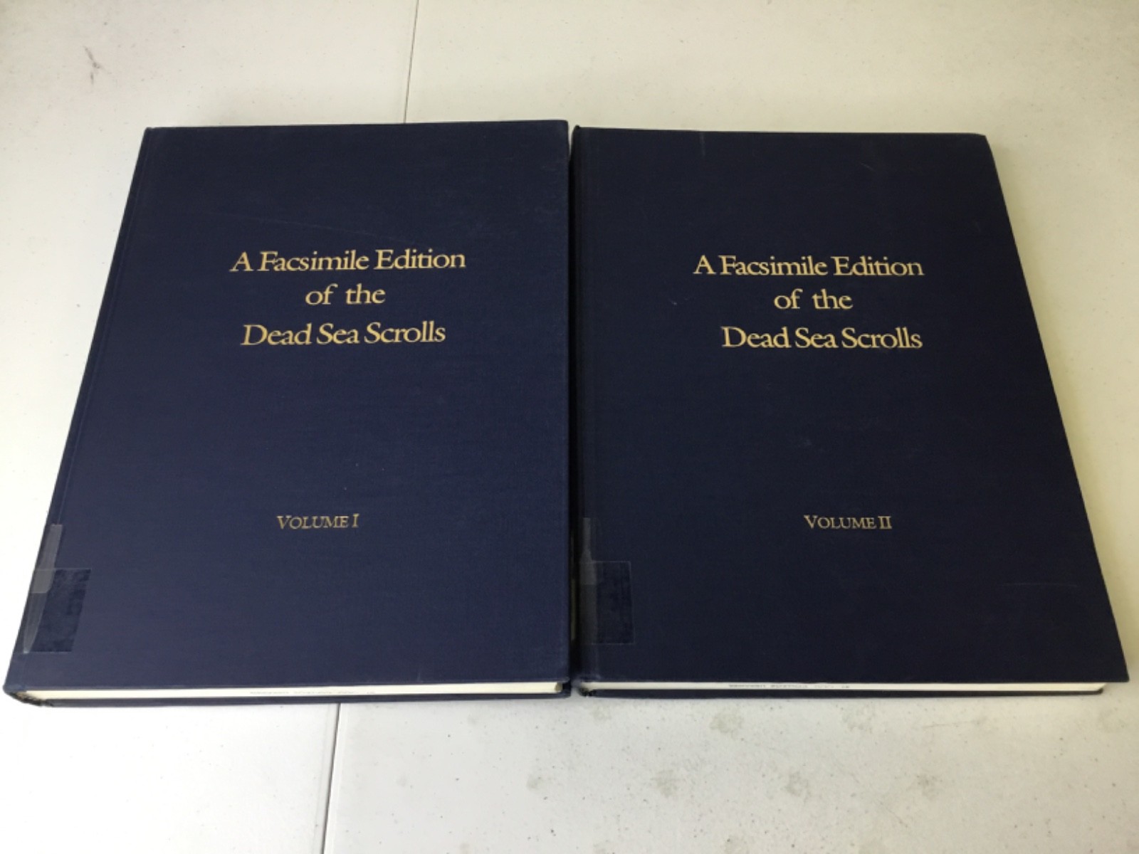 A Facsimile Edition of the Dead Sea Scrolls. 2 Vol Set.HC,X-Library,Illustrated