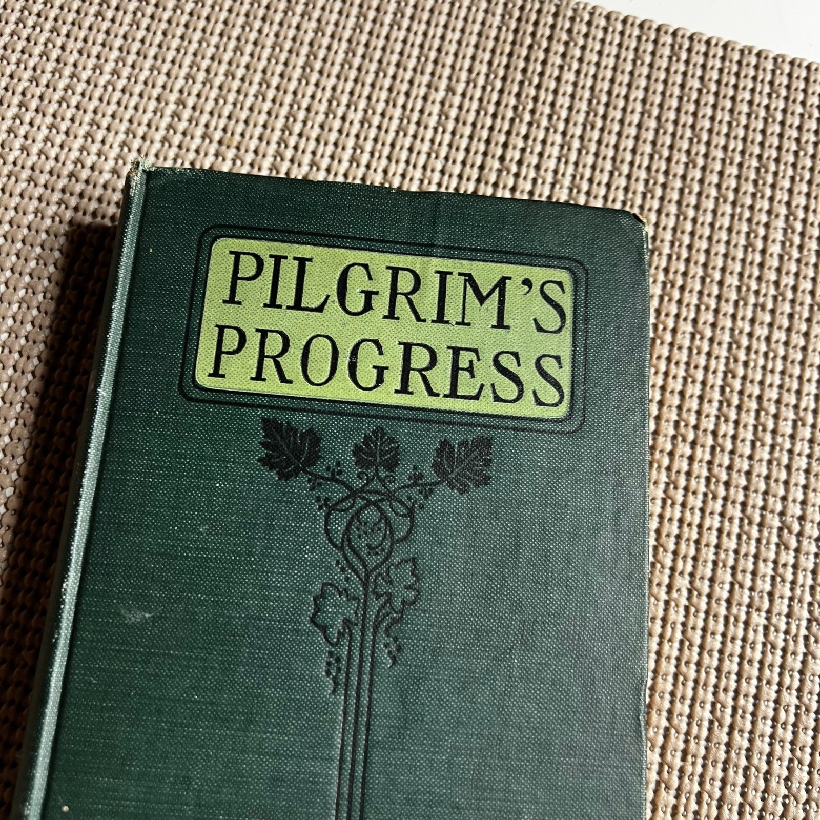 The Pilgrims Progress John Bunyan Grosset & Dunlap Vintage Green Hardcover Book