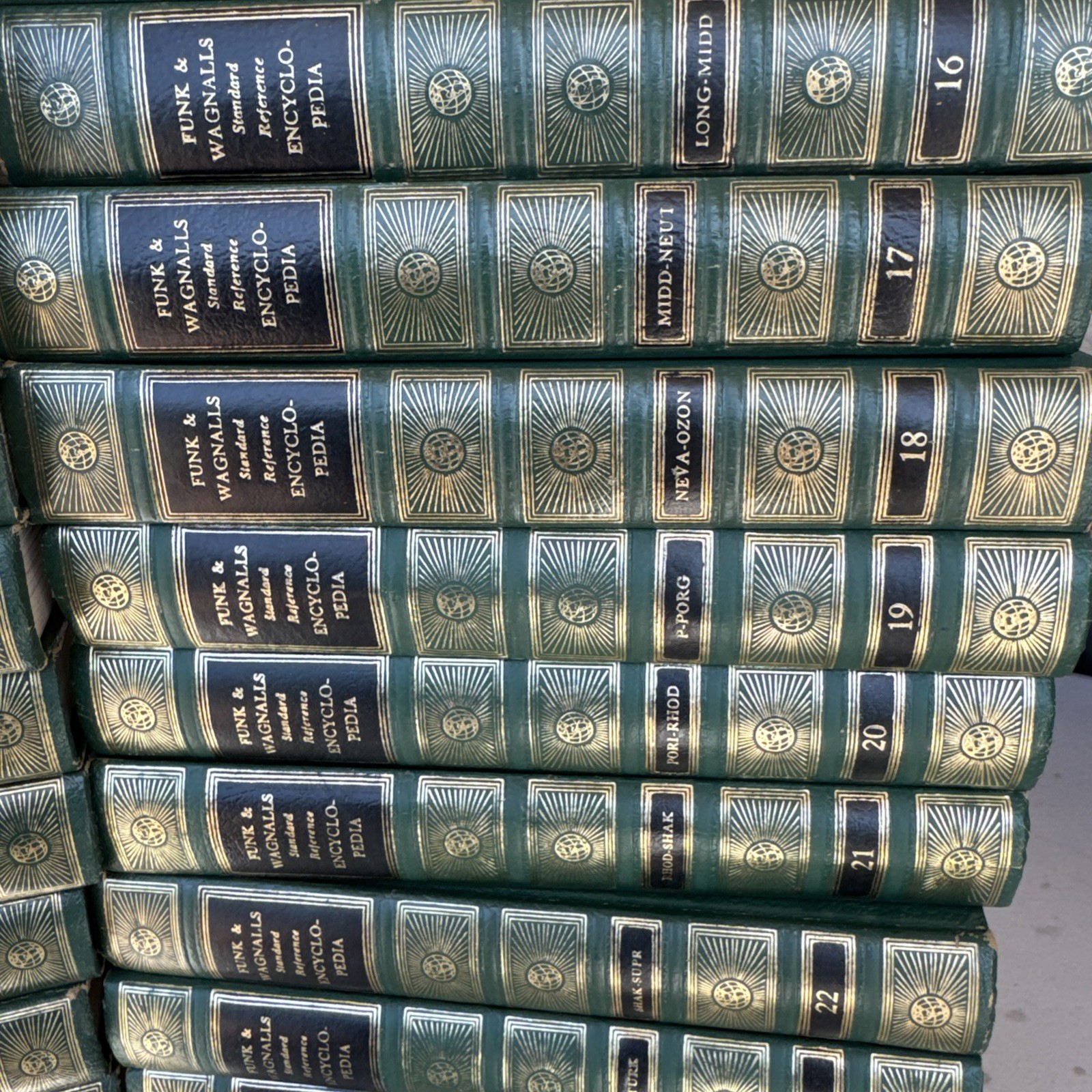 Funk & Wagnalls Standard Reference Encyclopedia Complete 1-25 (1959-1960)