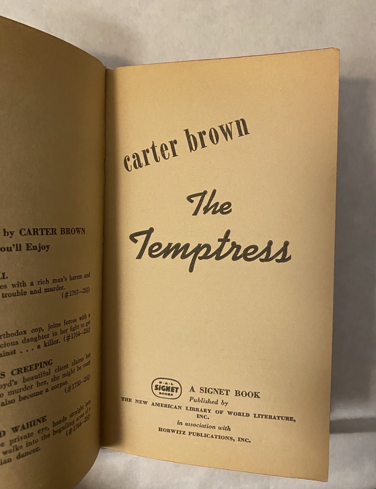 The Temptress Carter Brown vintage mystery sleaze GGA paperback Signet