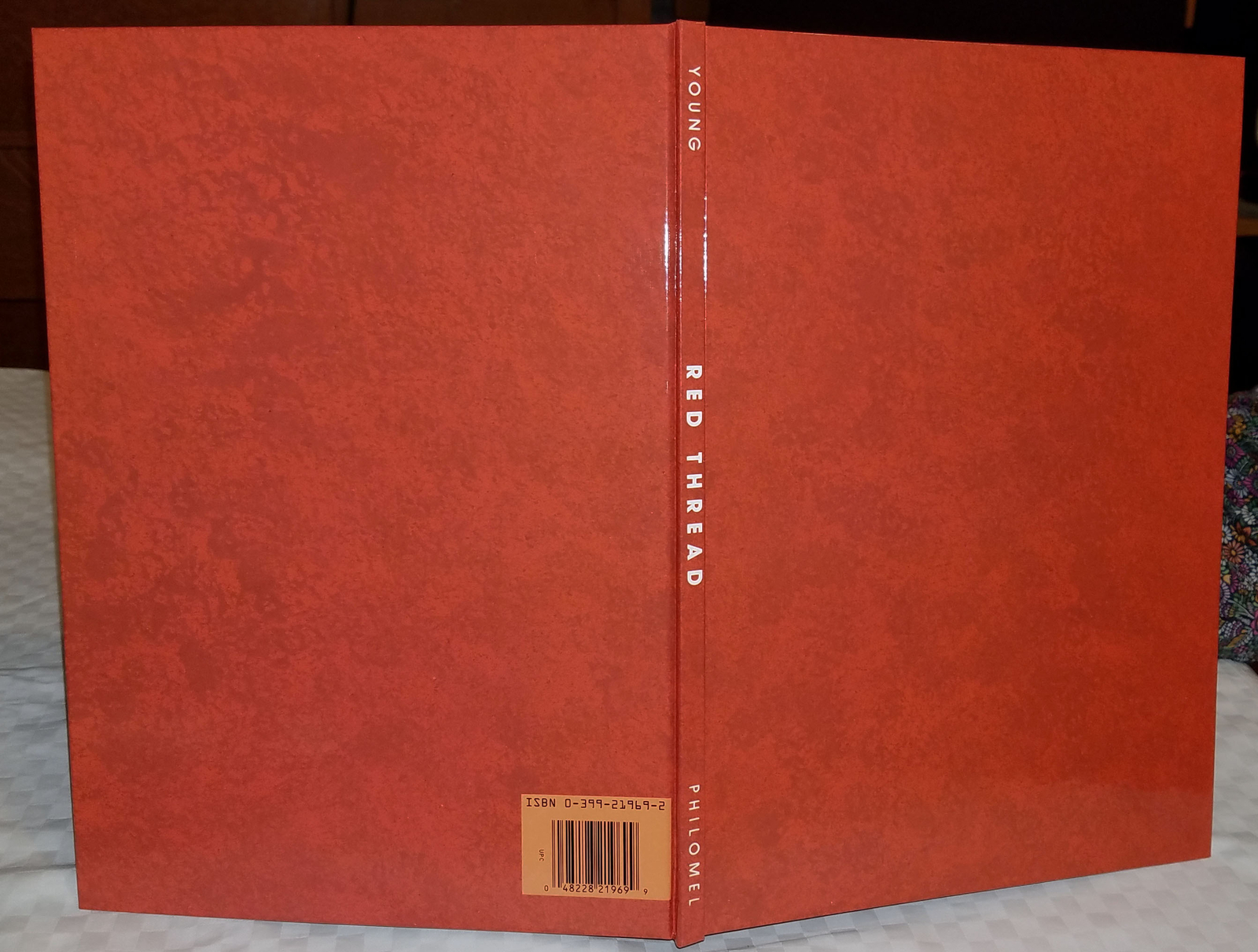Young, Ed: Red Thread ** Signed ** Caldecott Illustrator ** HB/DJ 1st/1st