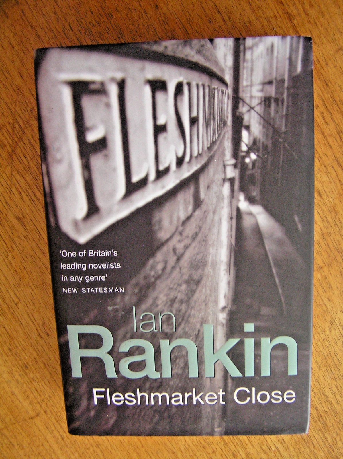 2004. SIGNED. IAN RANKIN. FLESHMARKET CLOSE. 1ST. VG/VG. WITH RANKIN MEMORABILIA