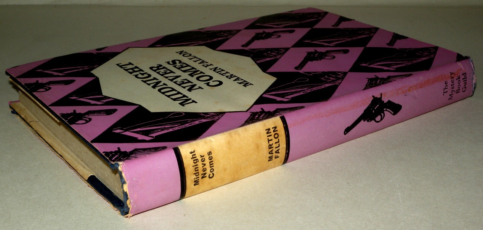 Midnight Never Comes 1968 Martin Fallon HB DJ Mystery Book Guild