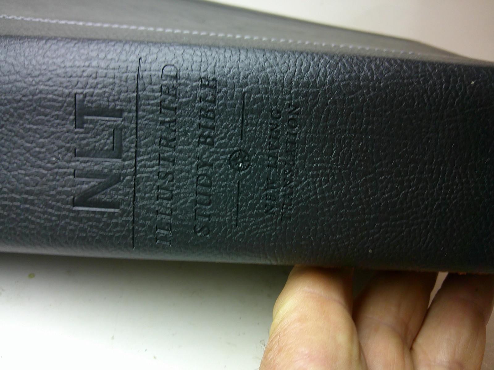ILLUSTRATED STUDY BIBLE TYNDALE 2015 BLACK INDEX FAUX LEATHER NICE