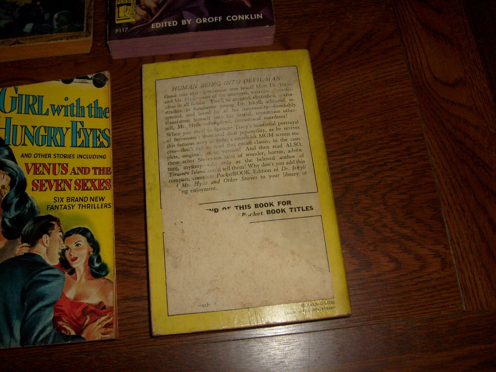 6 HORROR / FANTASY RELATED VINTAGE PAPERBACKS, MODERATE LOWER GRADE
