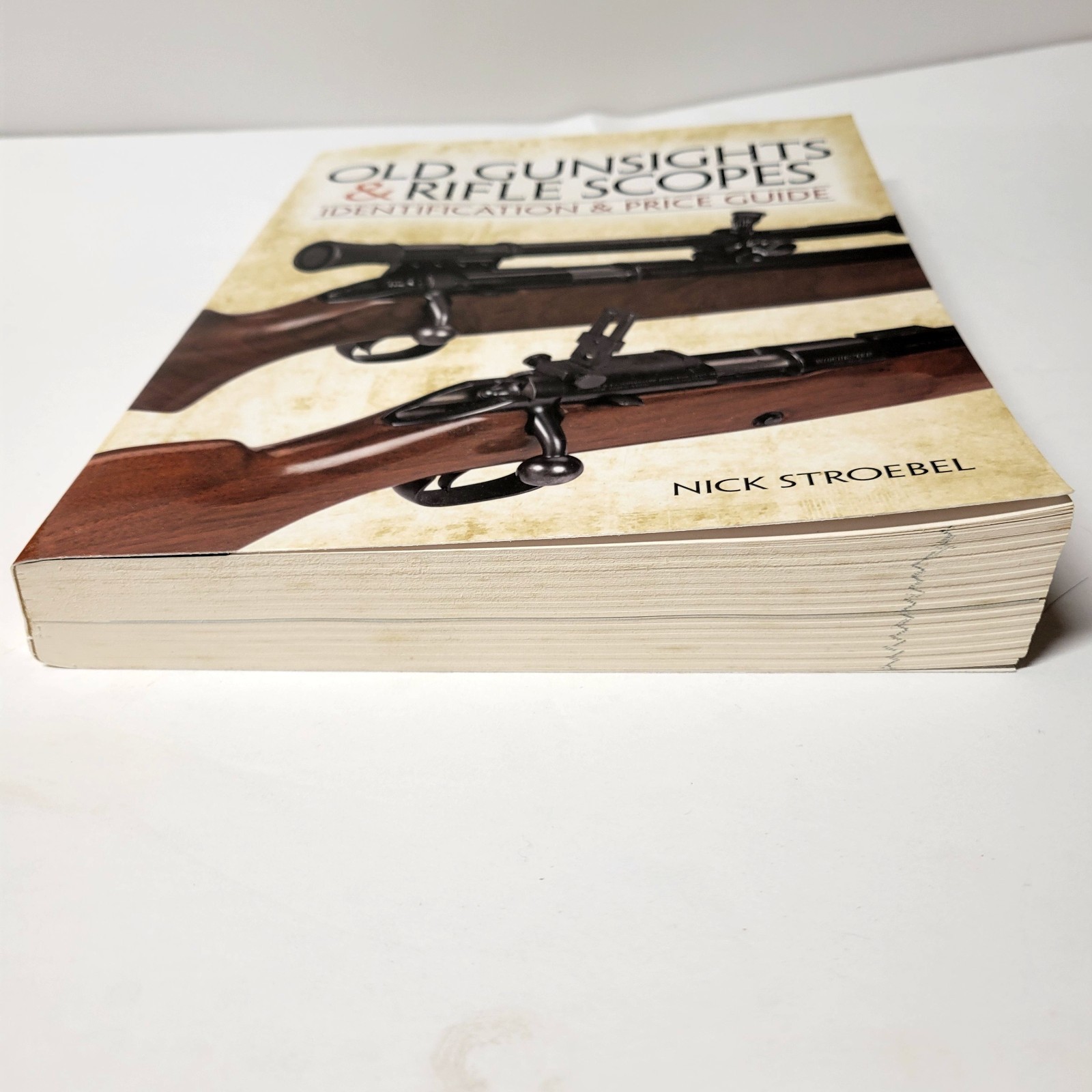Old Gunsights And Rifle Scopes book by Nick Stroebel – Very Good Condition