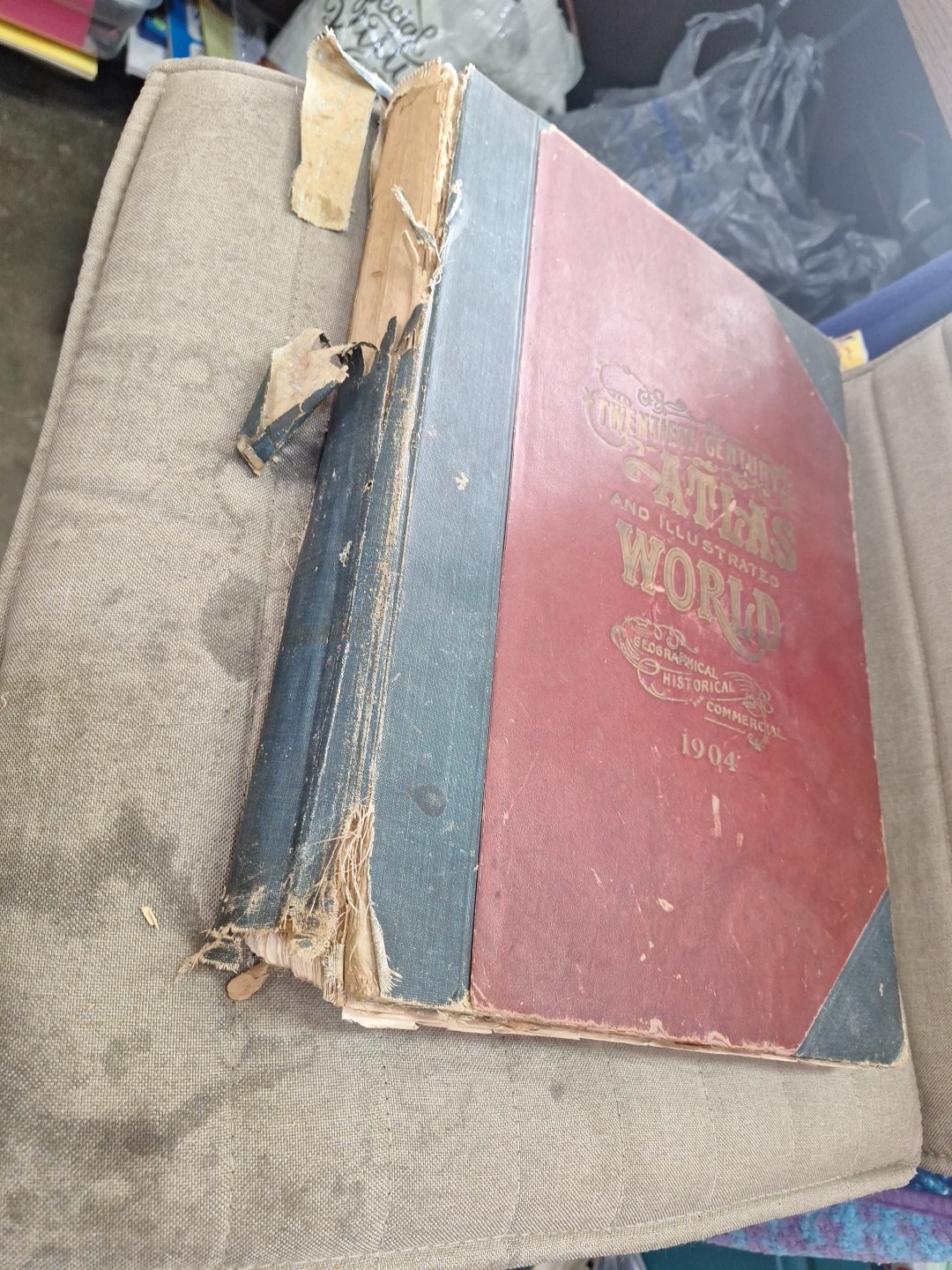 Vtg 1904 Twentieth Century Atlas & Illustrated World Hardback Book
