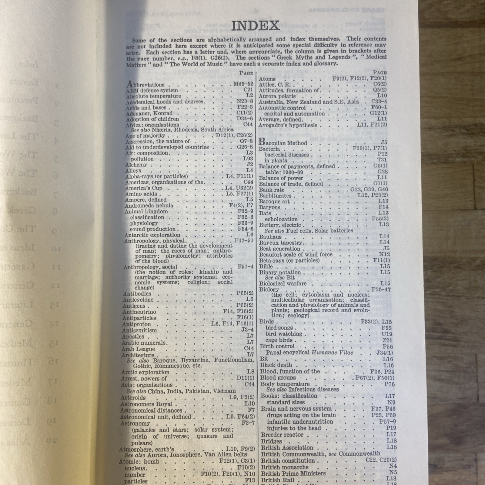 Pears Cyclopaedia 79th Edition (Hardback 1970 Pelham Books Ltd) VGC
