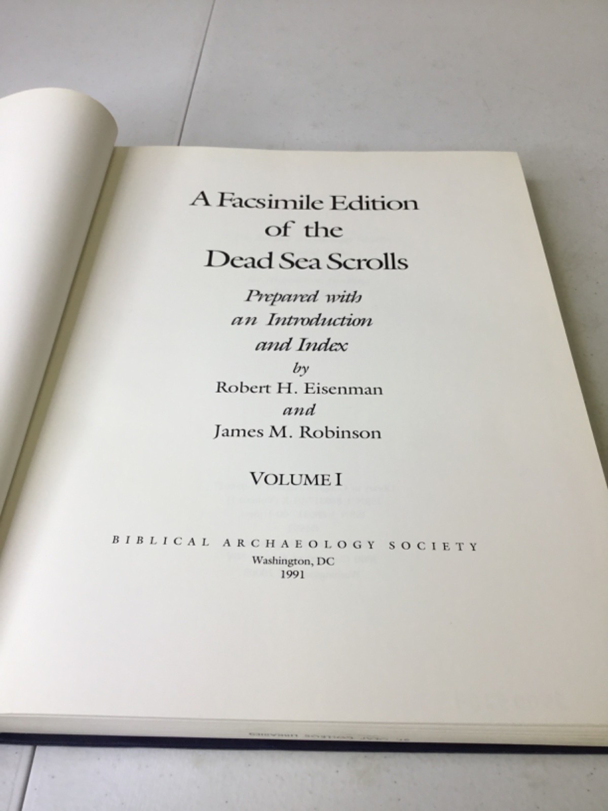 A Facsimile Edition of the Dead Sea Scrolls. 2 Vol Set.HC,X-Library,Illustrated