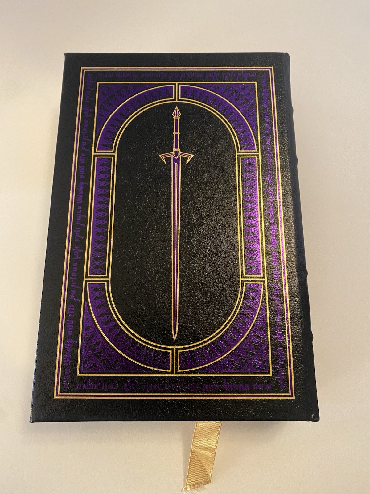 SIGNED Leatherbound Warbreaker – Deluxe Dragonsteel Edition Brandon Sanderson!