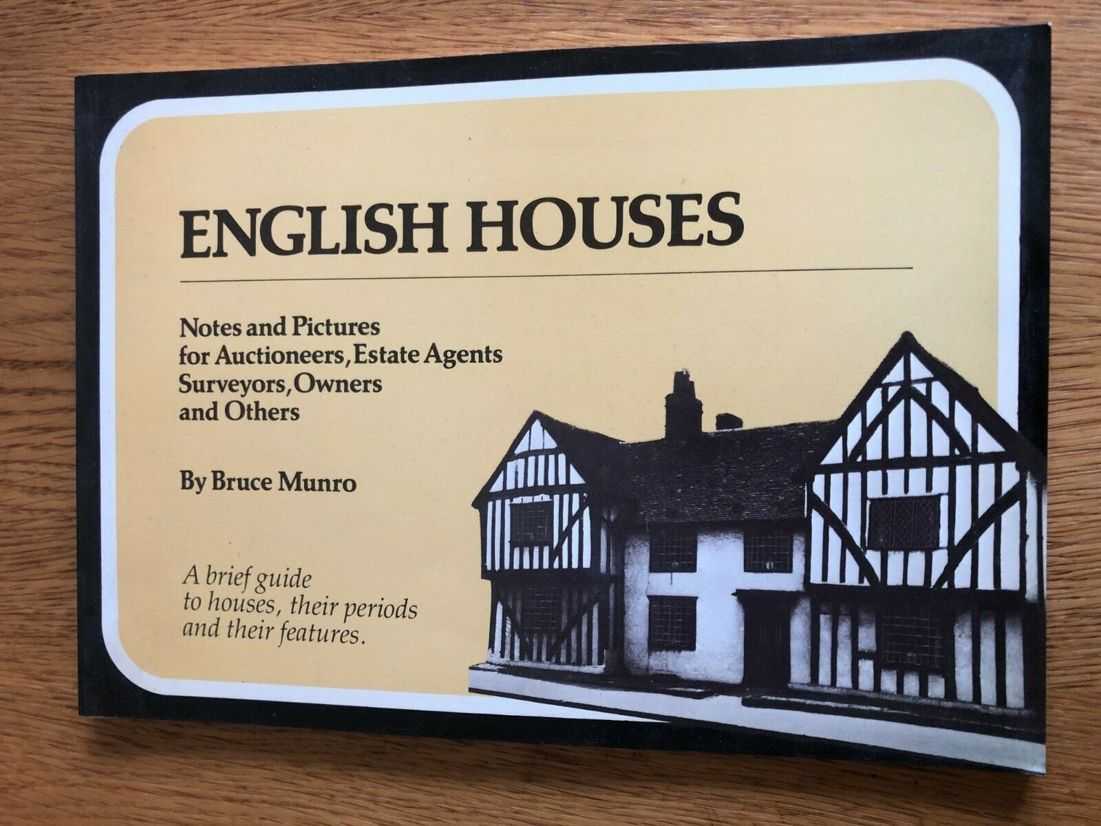 ENGLISH HOUSES by BRUCE MUNRO – THE ESTATES GAZETTE – P/B – 1979