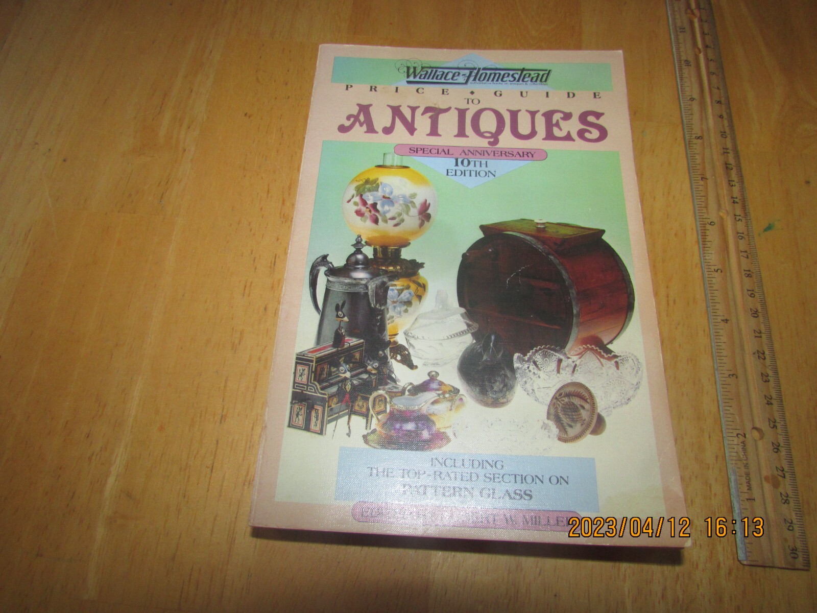 Wallace-Homestead Price Guide to Antiques and Pattern Glass by Robert W. Miller