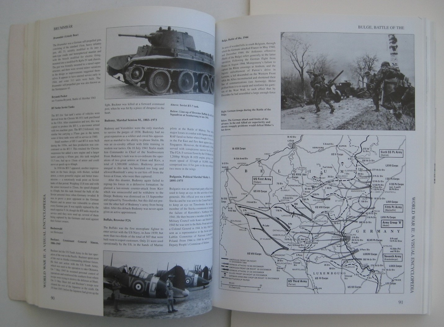John Keegan WORLD WAR II: A VISUAL ENCYCLOPDIA Battle Maps Photos Ships Aircraft