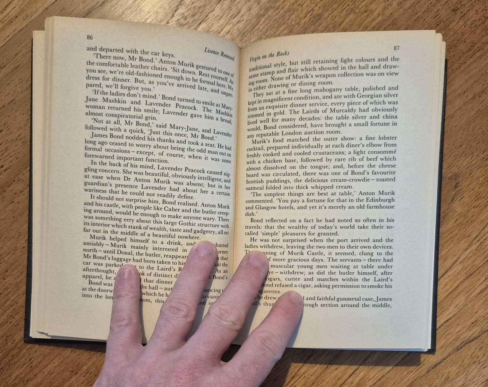First Edition Ian Fleming: Licence Renewed, John Gardner (1981, 1st/1st)