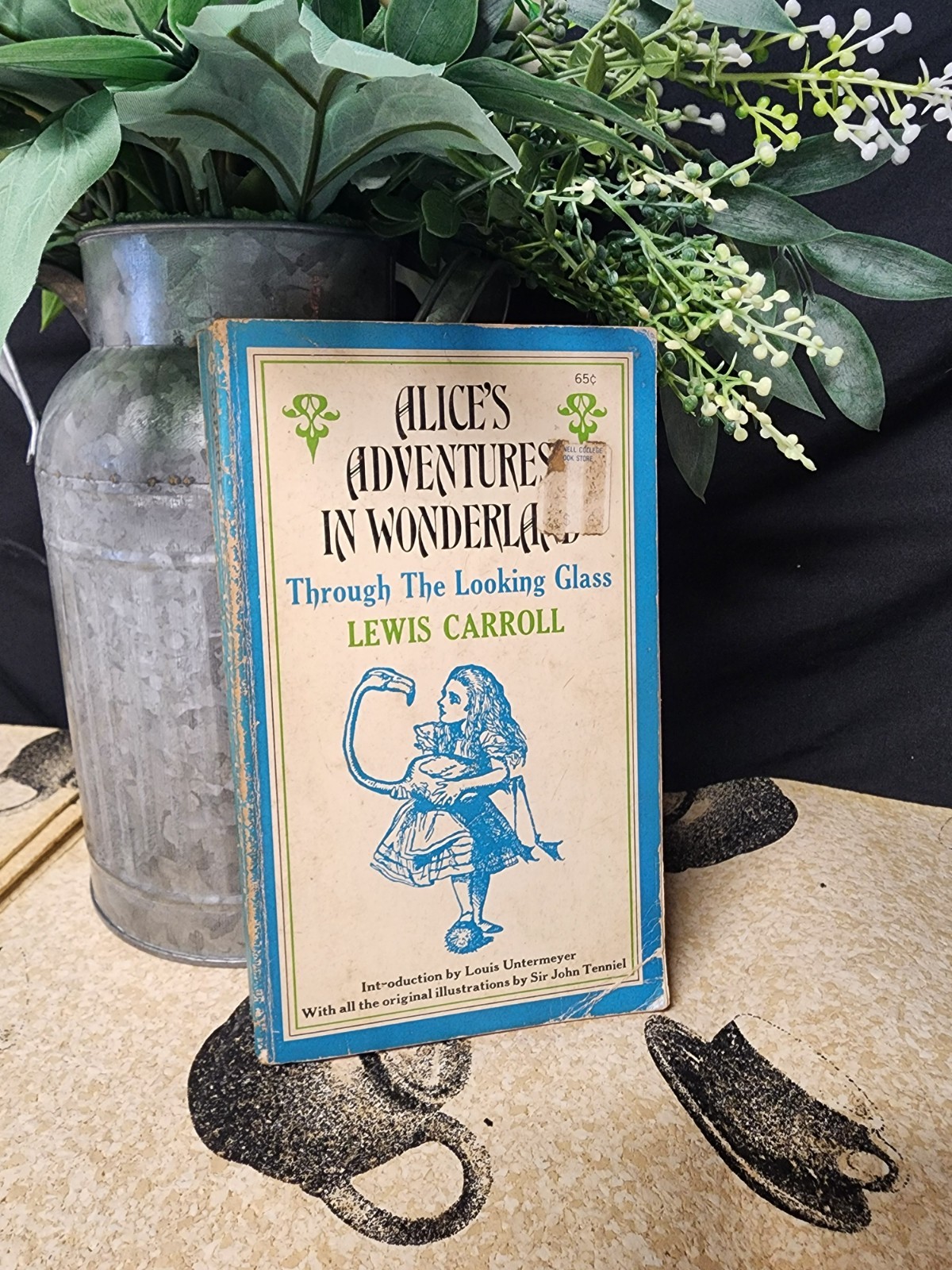 Alice’s Adventures in Wonderland Through the Looking Glass Lewis Carroll 1966