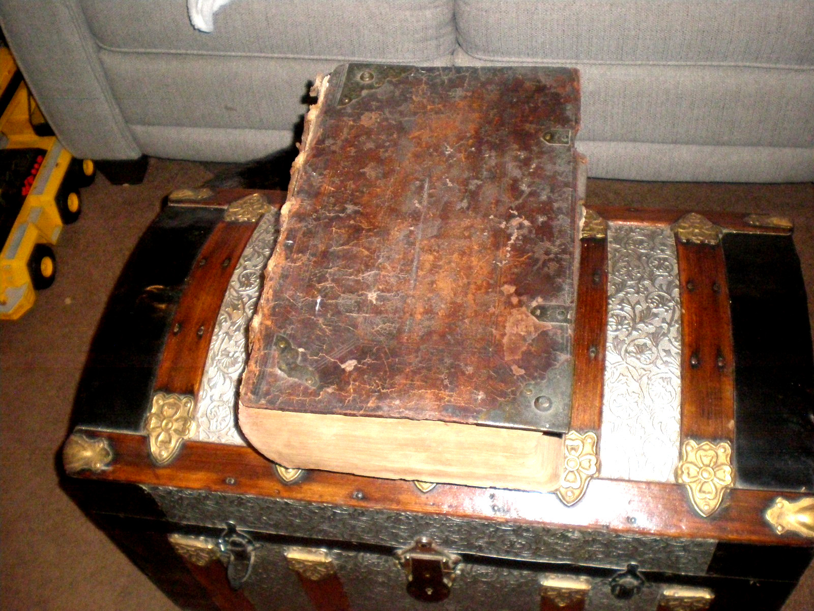 RARE 1736 HOLY BIBLE German BIBLIA Illustrated Large 1200 pg Antique Book *READ*