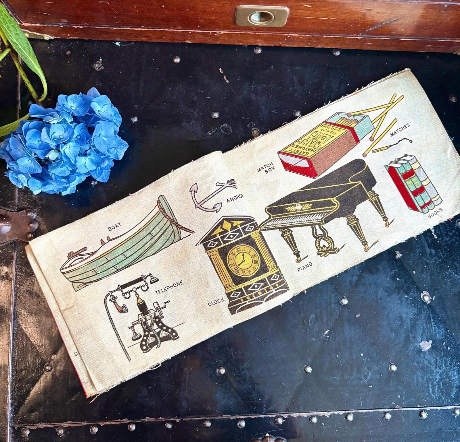 Antique Dean’s Rag Book „What is This? What is That?“ (1905)