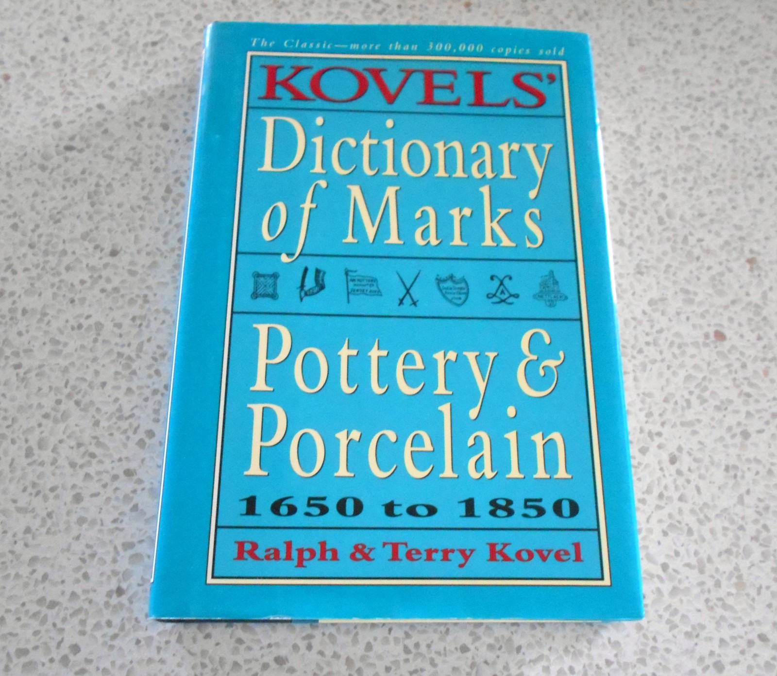 Kovels‘ Dictionary of Marks: Pottery And Porcelain, 1650 to 1850 By R & T Kovel
