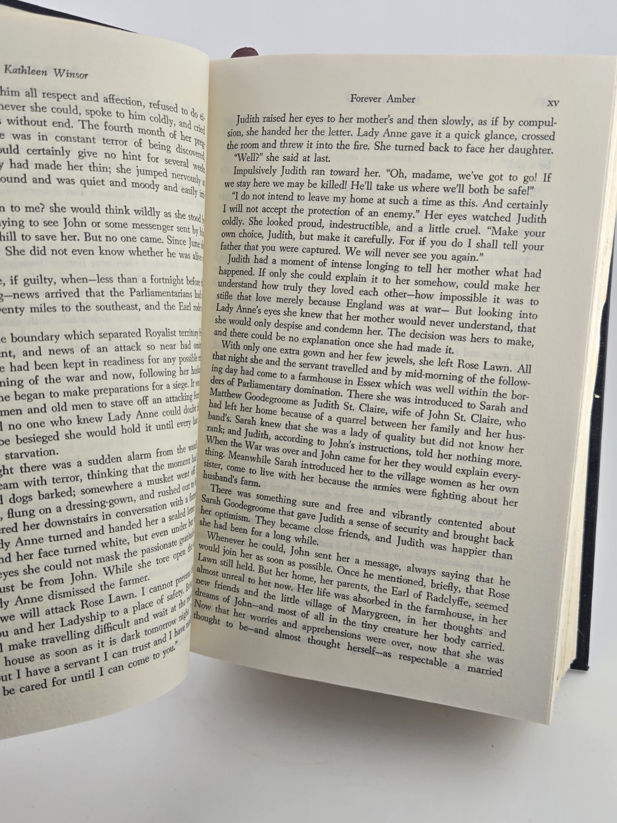 International Collectors Library – Forever Amber by Kathleen Windsor