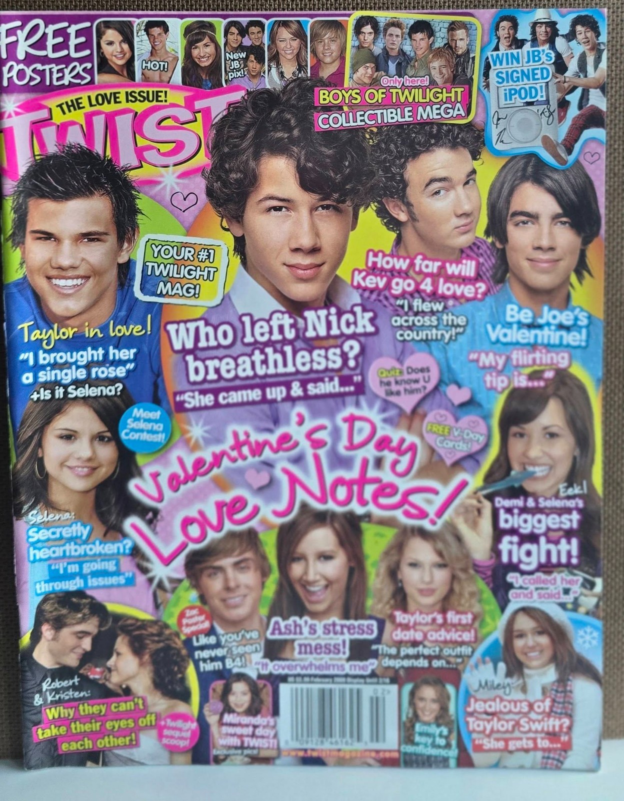 TWIST MAGAZINE FEB 2009 with TAYLOR DEMI SELENA MILEY ROB JONAS FREE POSTERS