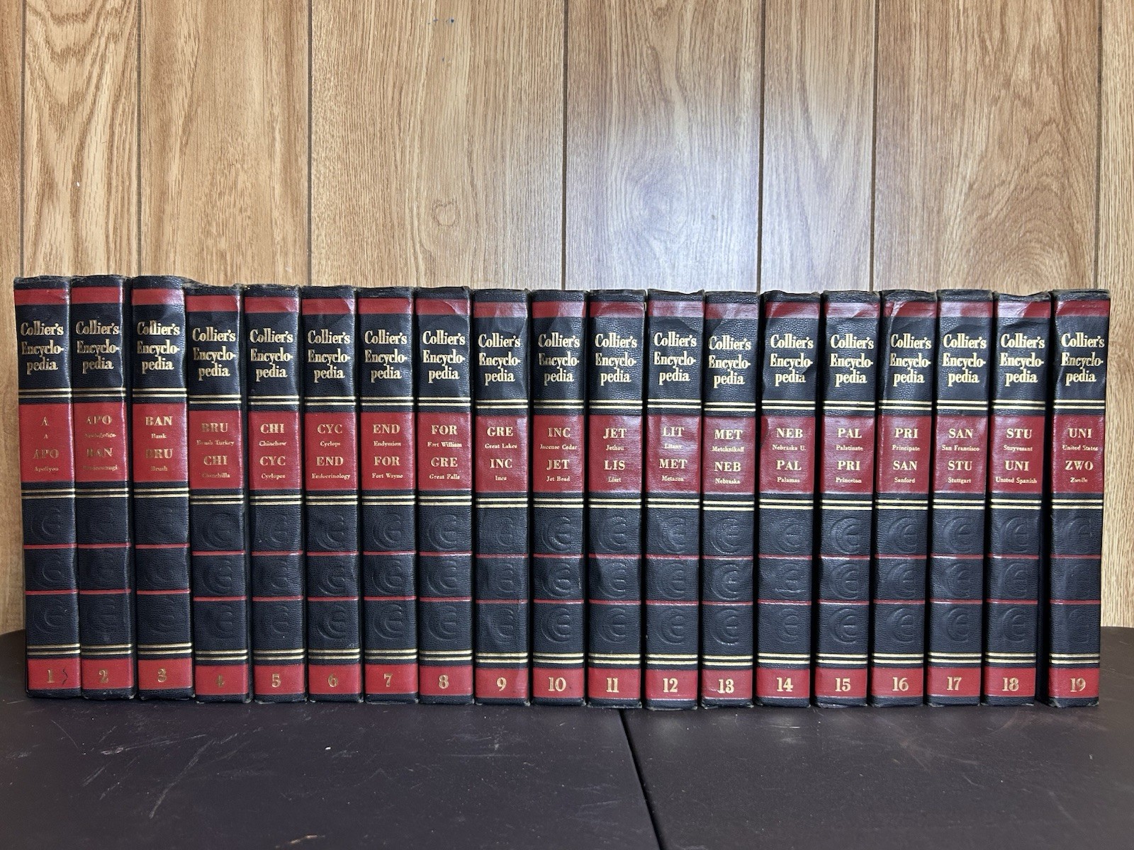 Collier’s Encyclopedia 1960 Set Vol. 1-19 Very Good Condition Black Leather