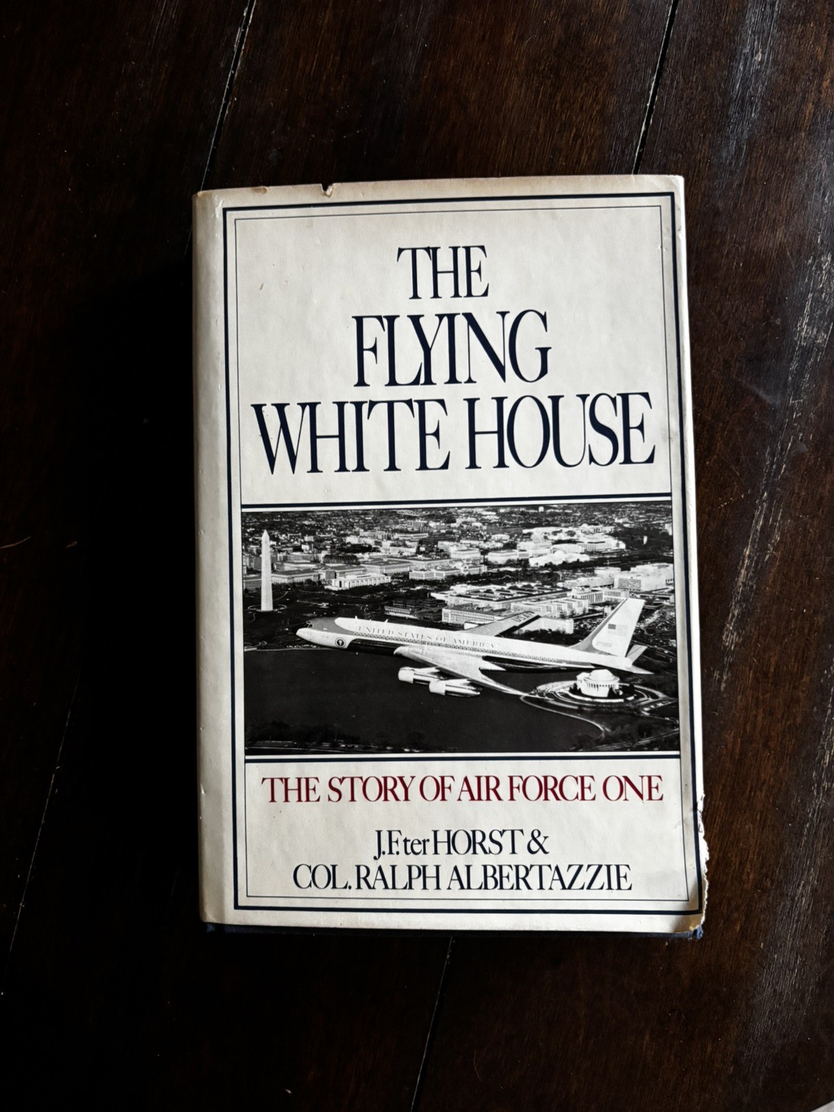Aviation Literature : The Flying White House – Col. Ralph Albertazzie