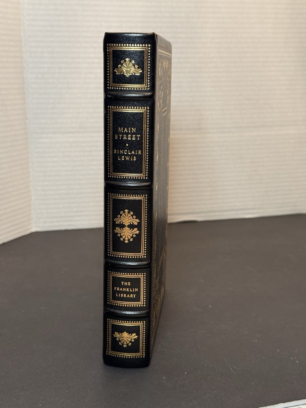 Main Street by Sinclair Lewis- Franklin Library – 100 Greatest Masterpieces