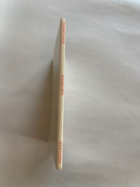 TWENTYSIX GASOLINE STATIONS – 3RD. PRINTING BY EDWARD RUSCHA – ‚AS‘ NEW COPY