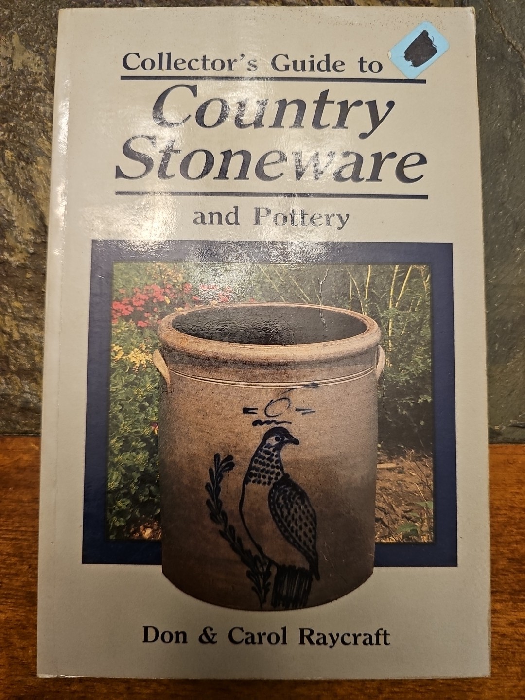 COLLECTOR’S GUIDE TO COUNTRY STONEWARE AND POTTERY BY DON & CAROL RAYCRAFT