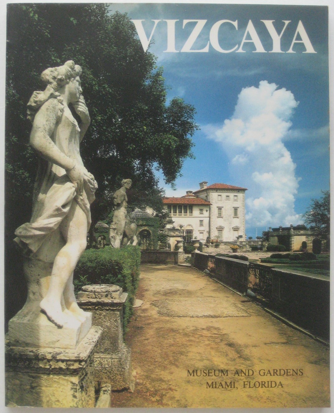 First Edition Full-Color VIZCAYA MUSEUM & GARDENS Biscayne Bay Miami Florida