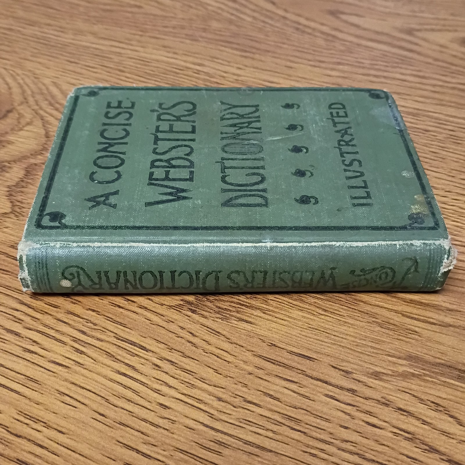 Antique Webster’s Concise Dictionary illustrated ( 1895) A.L. Burt Company