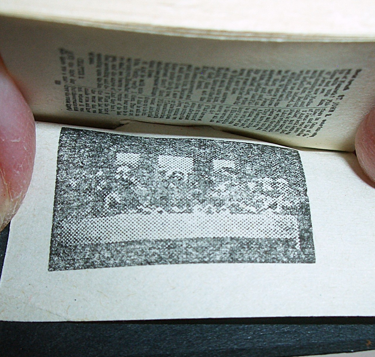 Ant/Vtg Miniature Holy Bible In English New Testament 224 Pages 1.25 x 1.5 VGC