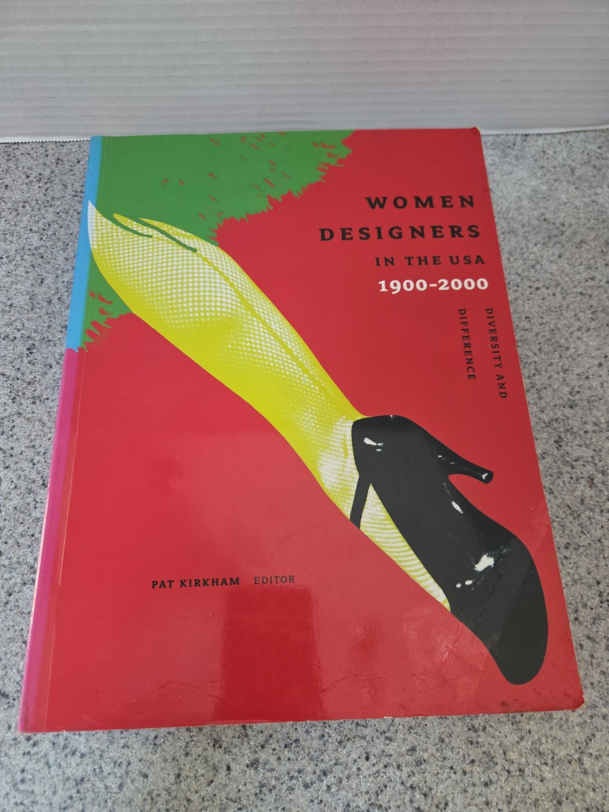 Art / Women Designers in the USA 1900-2000 Diversity And Difference