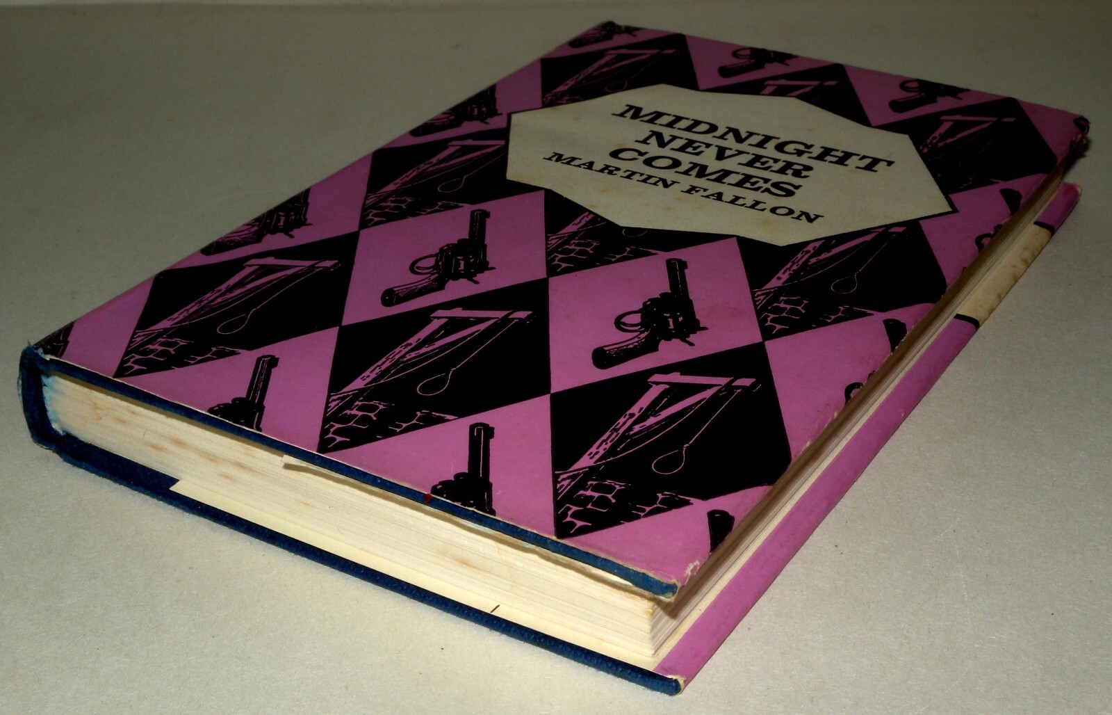 Midnight Never Comes 1968 Martin Fallon HB DJ Mystery Book Guild