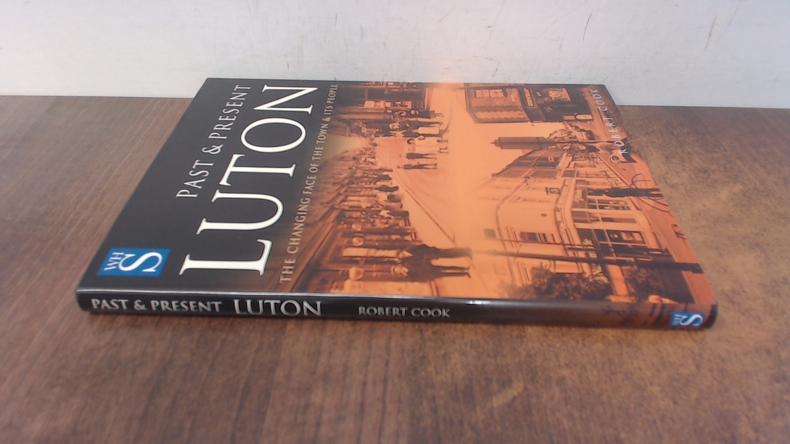 Luton Past and Present, Robert Cook, Sutton Publishing, 2002, Har