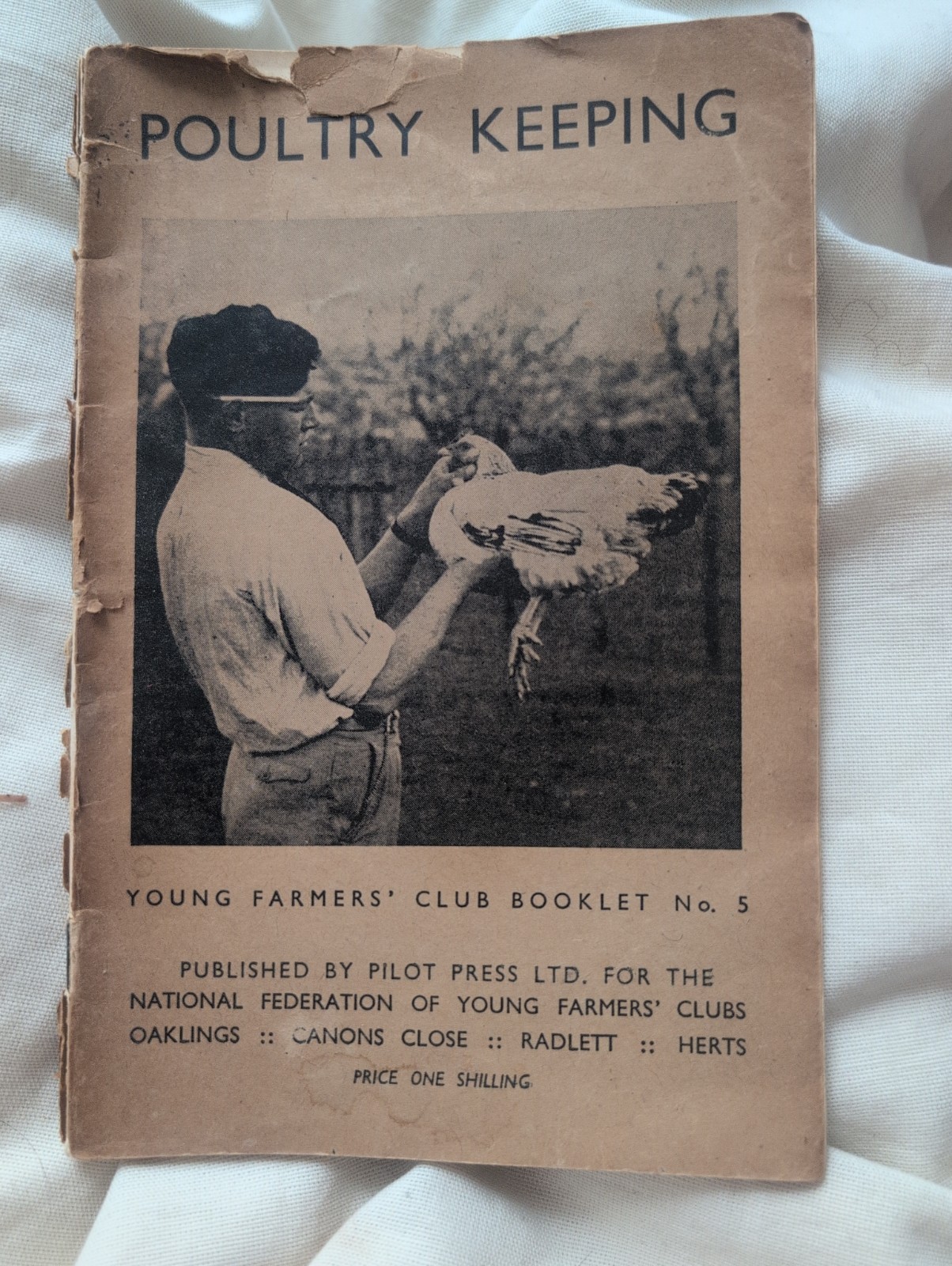 Poultry Keeping : 1945 Young Farmer’s Club Booklet no 5