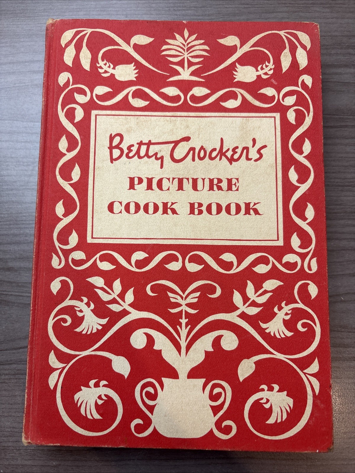 1950 Betty Crocker’s Pic.Cook Book FIRST EDITION Red Scroll Cover General Mills