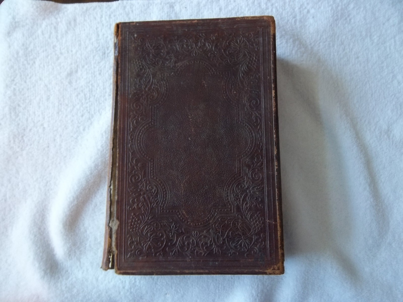 AN ILLUSTRATED HISTORY OF THE HOLY BIBLE by John Kitto 1870 Leather Bound