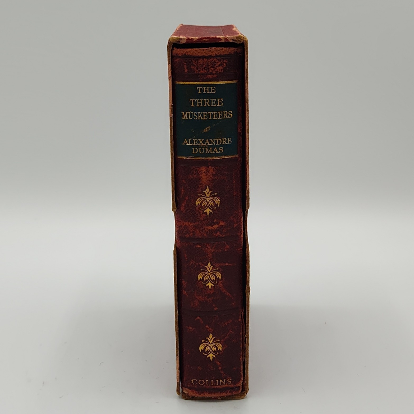 ‚The Three Musketeers‘ Volume 1 Alexandre Dumas Illustrated Pocket Book Collins