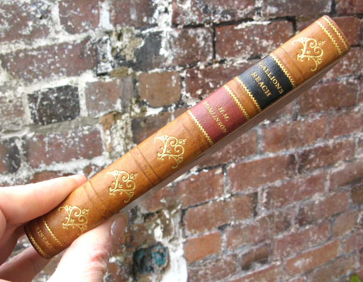 1935 Gallions Reach- Tomlinson leather fine binding crime
